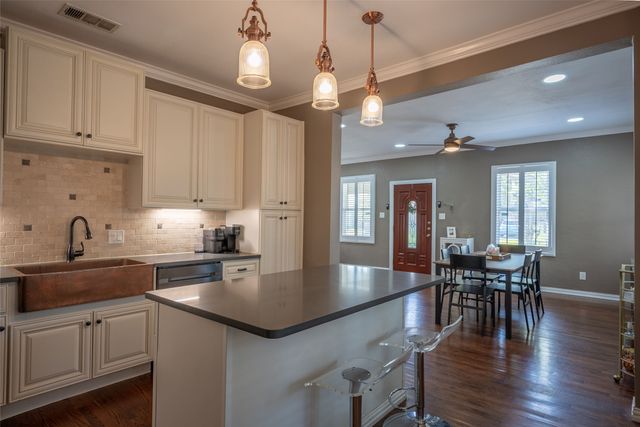 1004 Moreland Avenue, Dallas, TX 75204