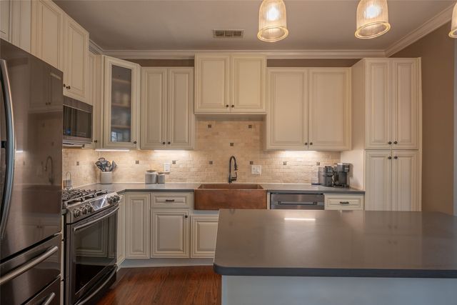 1004 Moreland Avenue, Dallas, TX 75204