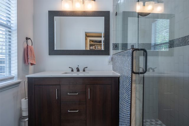 1004 Moreland Avenue, Dallas, TX 75204