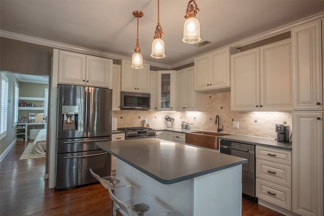 1004 Moreland Avenue, Dallas, TX 75204