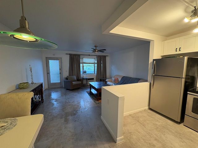 2 Kent A, West Palm Beach, FL 33417