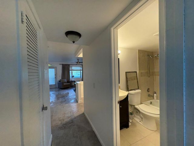 2 Kent A, West Palm Beach, FL 33417