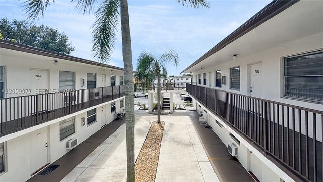 2829 Van Buren St 207, Hollywood, FL 33020
