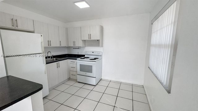 2829 Van Buren St 207, Hollywood, FL 33020
