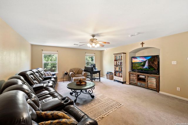 8707 Santa Fe Cove, Helotes, TX 78023