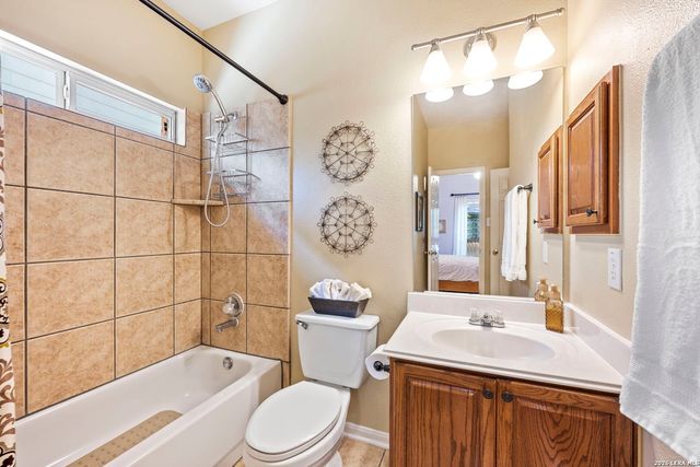 8707 Santa Fe Cove, Helotes, TX 78023