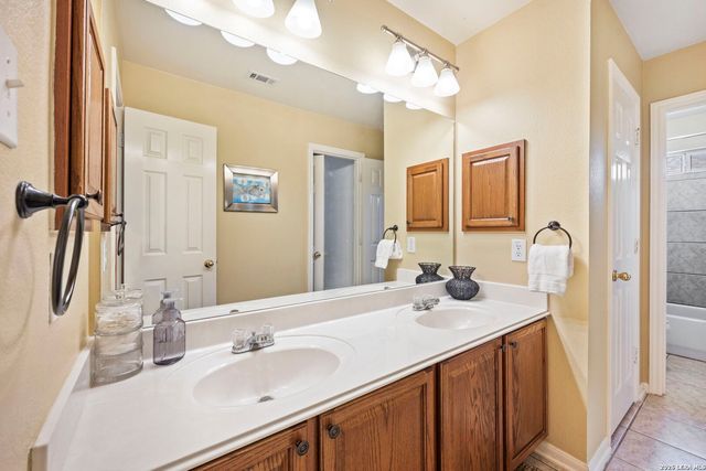 8707 Santa Fe Cove, Helotes, TX 78023