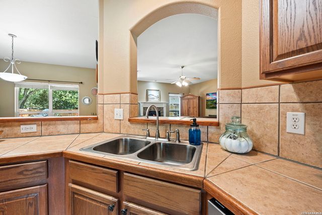 8707 Santa Fe Cove, Helotes, TX 78023