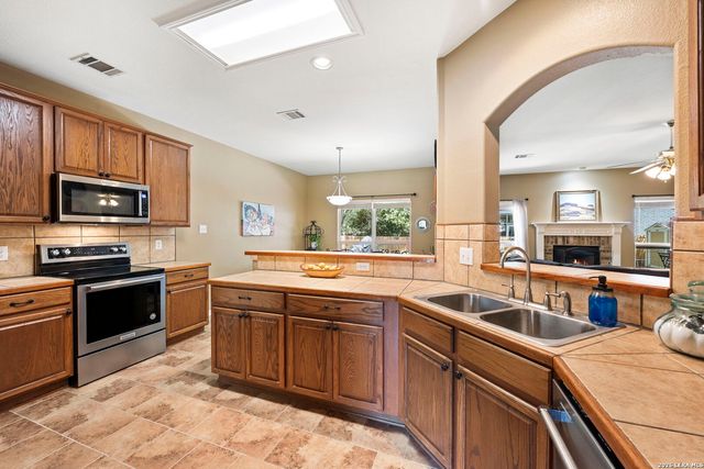 8707 Santa Fe Cove, Helotes, TX 78023