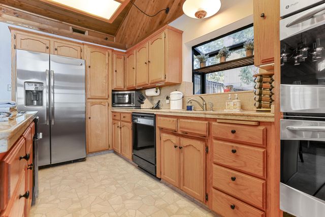 38443 Red Leaf Lane, Shaver Lake, CA 93664