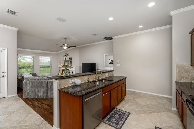 975 Crockett Drive, Lavon, TX 75166