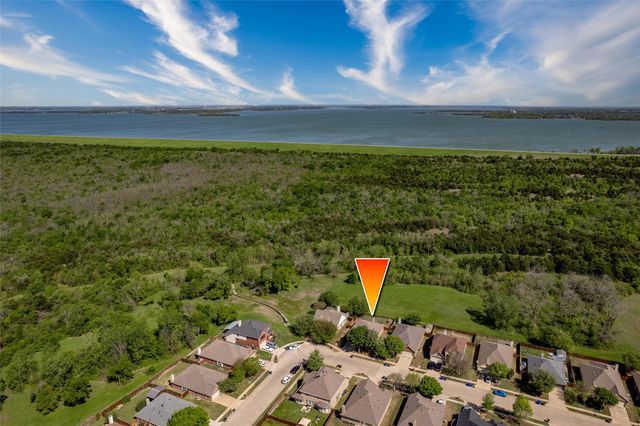 975 Crockett Drive, Lavon, TX 75166