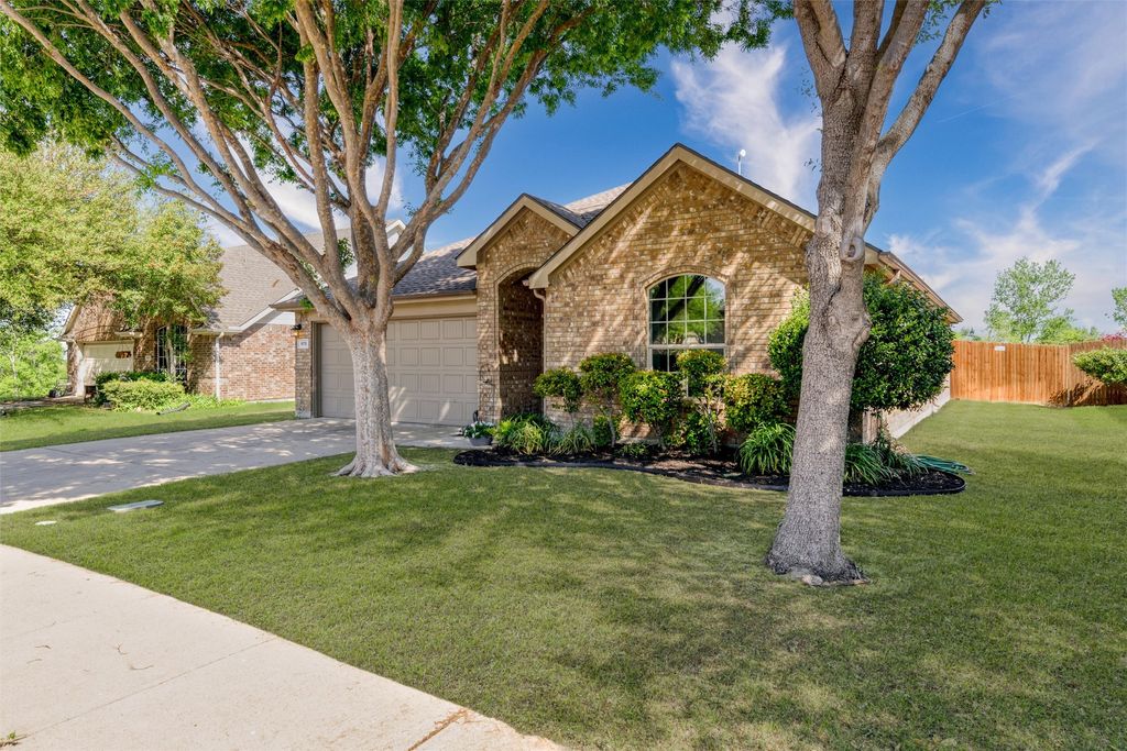 975 Crockett Drive, Lavon, TX 75166
