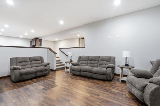 1229 Partridge Lane, Waterloo, IA 50701