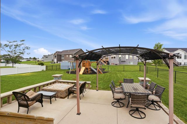 1229 Partridge Lane, Waterloo, IA 50701