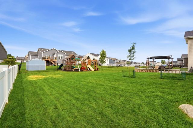 1229 Partridge Lane, Waterloo, IA 50701