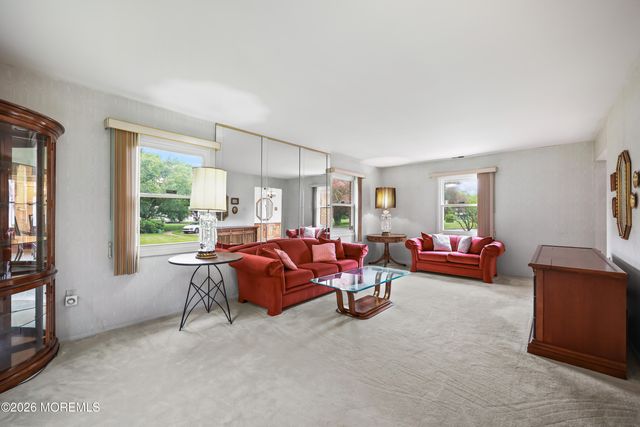 21 Forge Court, Freehold, NJ 07728