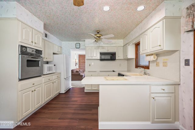 21 Forge Court, Freehold, NJ 07728