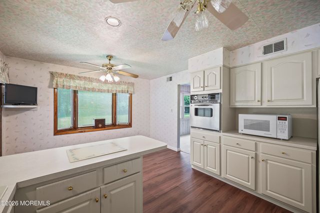 21 Forge Court, Freehold, NJ 07728