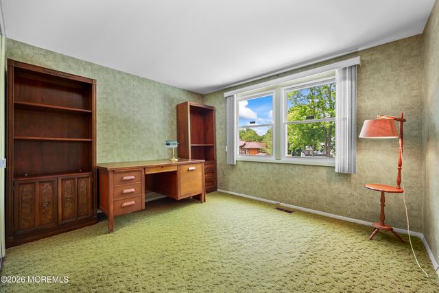21 Forge Court, Freehold, NJ 07728