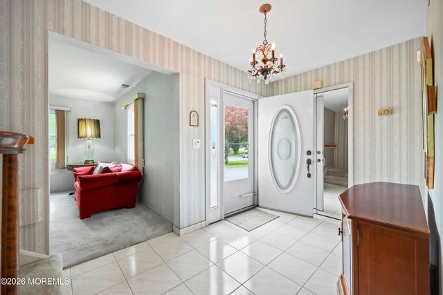21 Forge Court, Freehold, NJ 07728