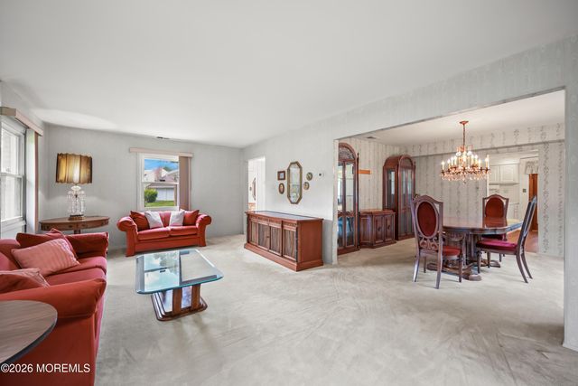 21 Forge Court, Freehold, NJ 07728