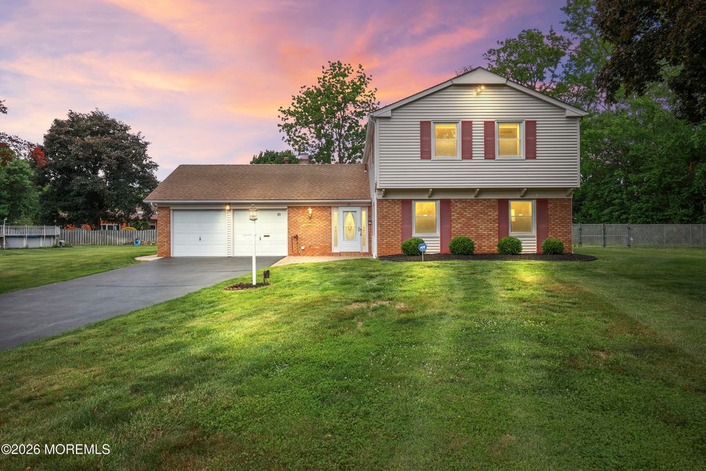 21 Forge Court, Freehold, NJ 07728