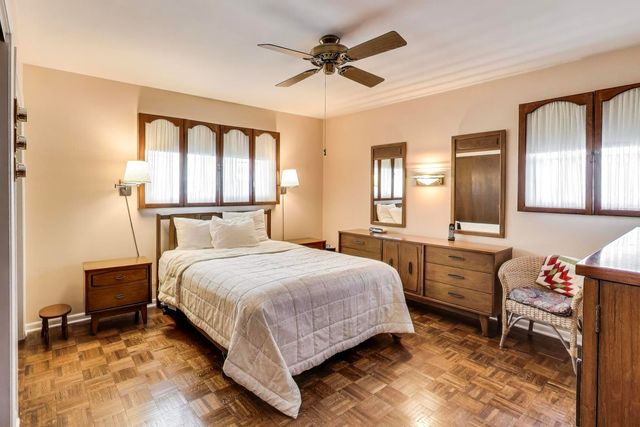 7621 Davis Street, Morton Grove, IL 60053