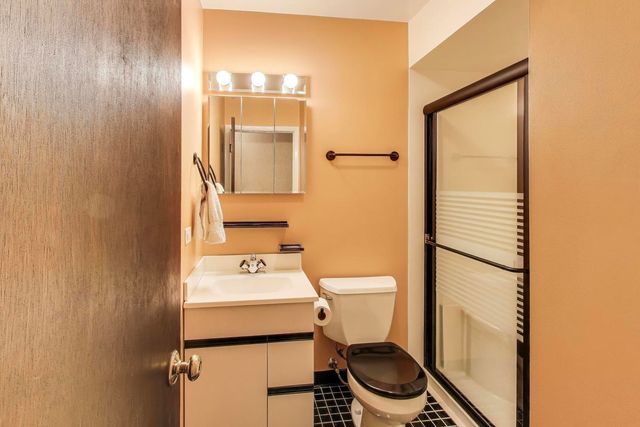 7621 Davis Street, Morton Grove, IL 60053