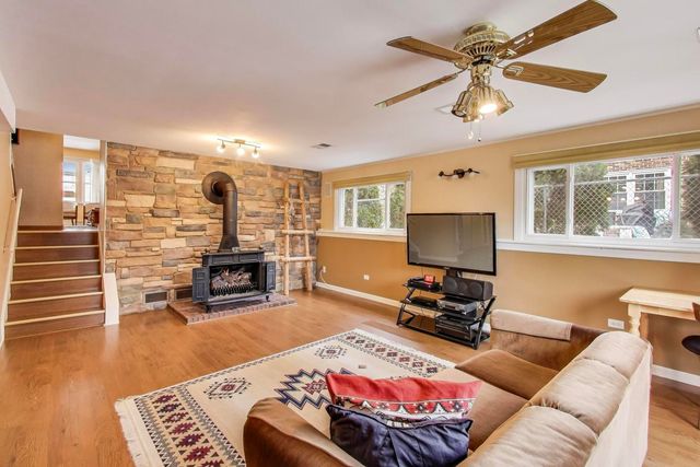 7621 Davis Street, Morton Grove, IL 60053