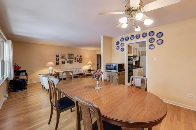 7621 Davis Street, Morton Grove, IL 60053