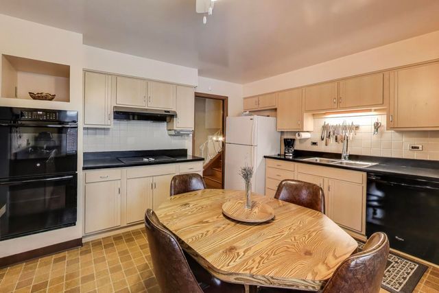 7621 Davis Street, Morton Grove, IL 60053