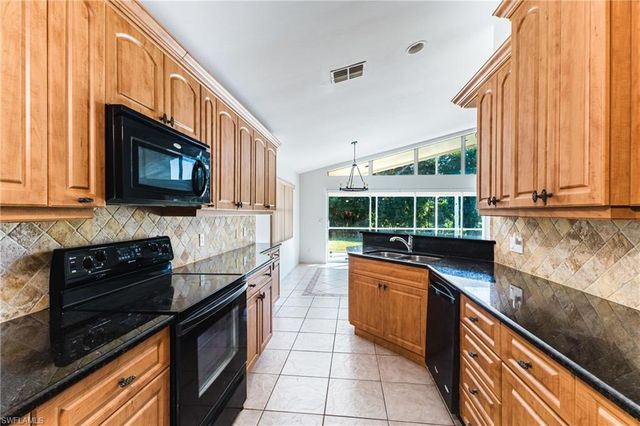 9841 Las Casas DR, Fort Myers, FL 33919