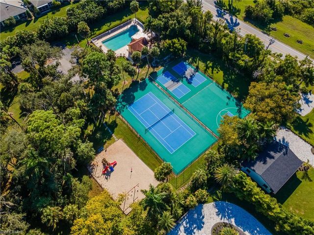 9841 Las Casas DR, Fort Myers, FL 33919