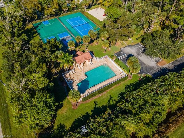 9841 Las Casas DR, Fort Myers, FL 33919