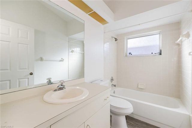 9841 Las Casas DR, Fort Myers, FL 33919