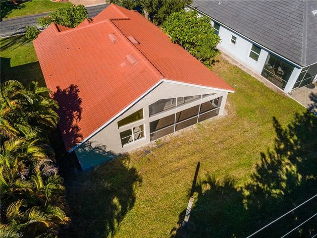 9841 Las Casas DR, Fort Myers, FL 33919