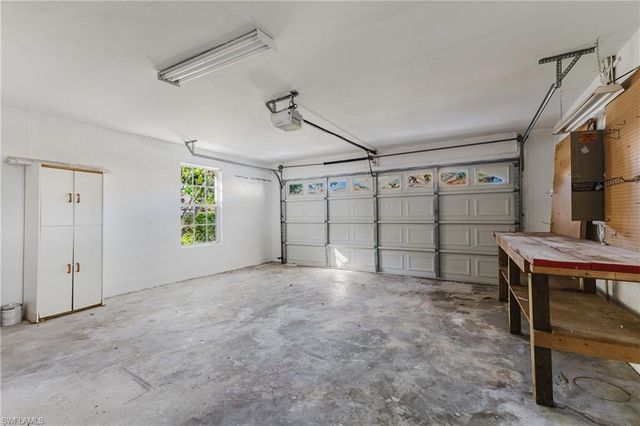 9841 Las Casas DR, Fort Myers, FL 33919