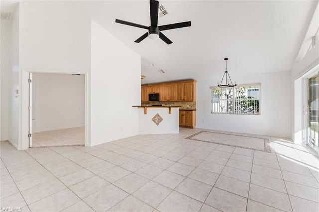 9841 Las Casas DR, Fort Myers, FL 33919