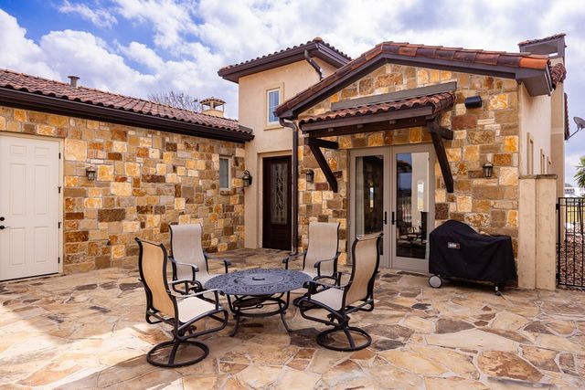 2065 Toscano Way, Kerrville, TX 78028