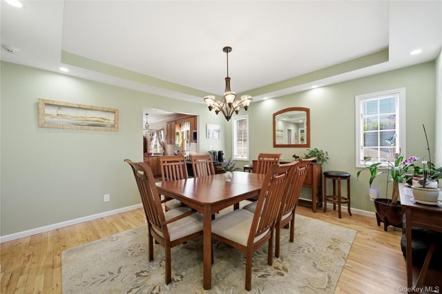 93 Meroke Lane, East Islip, NY 11730