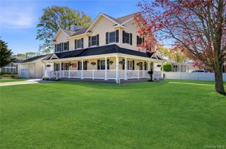 93 Meroke Lane, East Islip, NY 11730