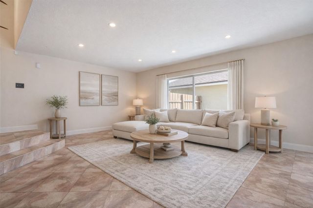 961 SW 98th Avenue, Pembroke Pines, FL 33025