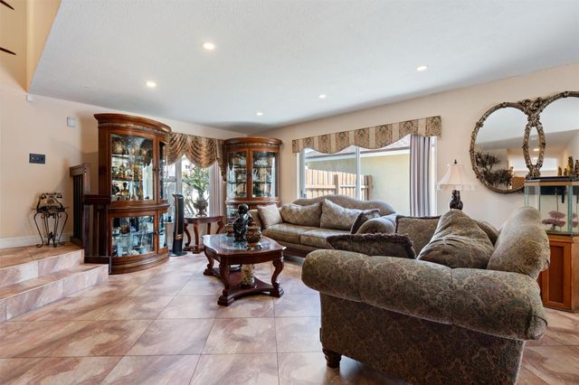 961 SW 98th Avenue, Pembroke Pines, FL 33025