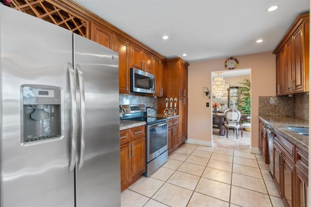 961 SW 98th Avenue, Pembroke Pines, FL 33025