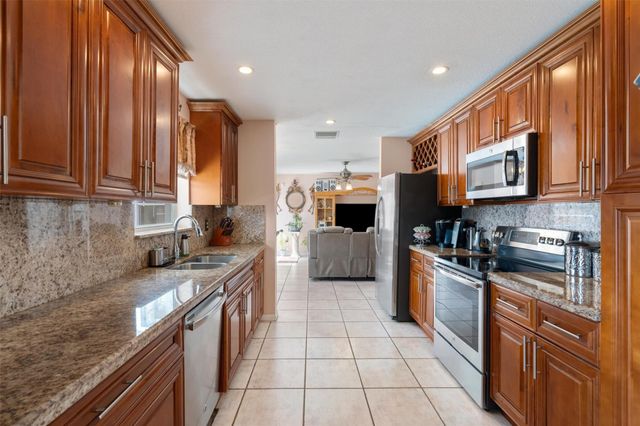 961 SW 98th Avenue, Pembroke Pines, FL 33025