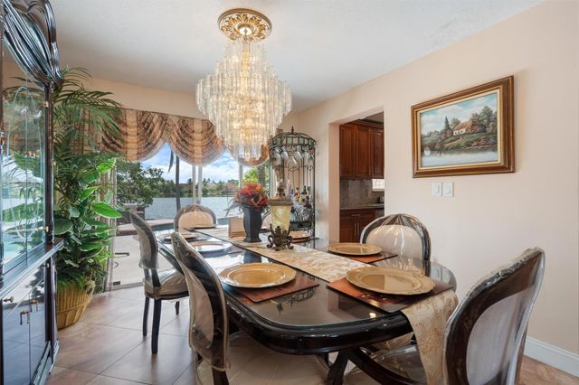 961 SW 98th Avenue, Pembroke Pines, FL 33025