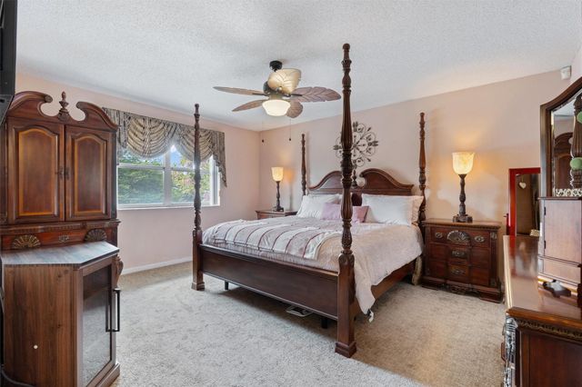 961 SW 98th Avenue, Pembroke Pines, FL 33025