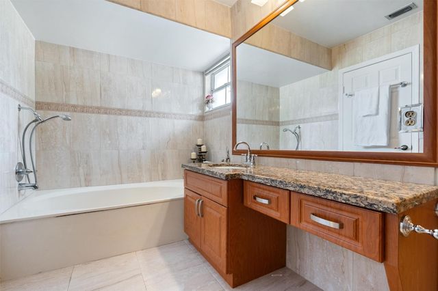 961 SW 98th Avenue, Pembroke Pines, FL 33025