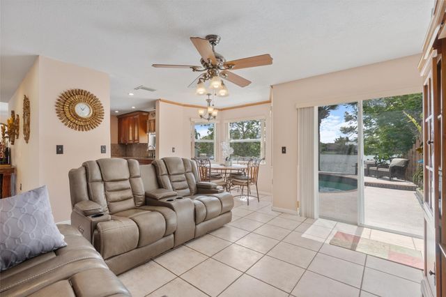 961 SW 98th Avenue, Pembroke Pines, FL 33025